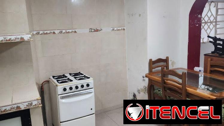 🏠 Venta de casa en Centro Habana. Tiene 2 habitaciones, terraza y cuarto de lavado