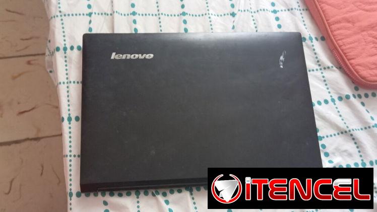 Laptop Lenovo de uso