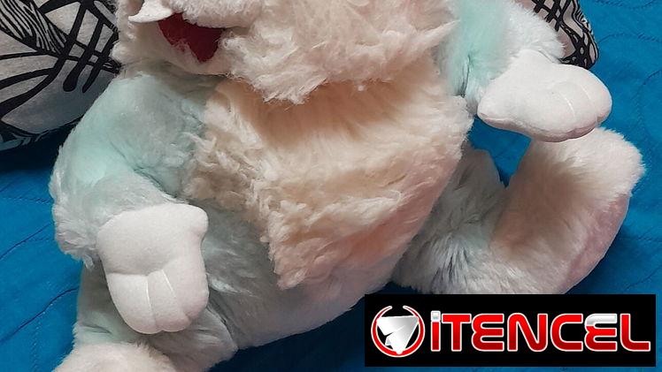 Conejo grande de peluche