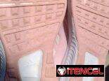 Tenis Adidas número 32 de niña.
