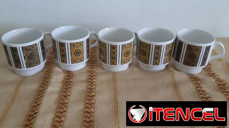 Se venden 6 tazas de porcelana de uso y en buen estado
