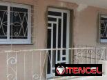 Marquetería de aluminio y cristal, Puertas , Ventanas , Bajos de meseta , Paños fijos, Mamparas de baño, Estantes , ect.