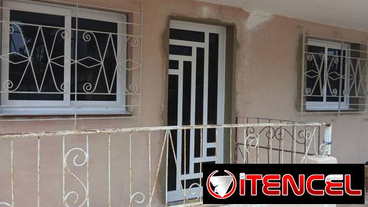 Marquetería de aluminio y cristal, Puertas , Ventanas , Bajos de meseta , Paños fijos, Mamparas de baño, Estantes , ect.