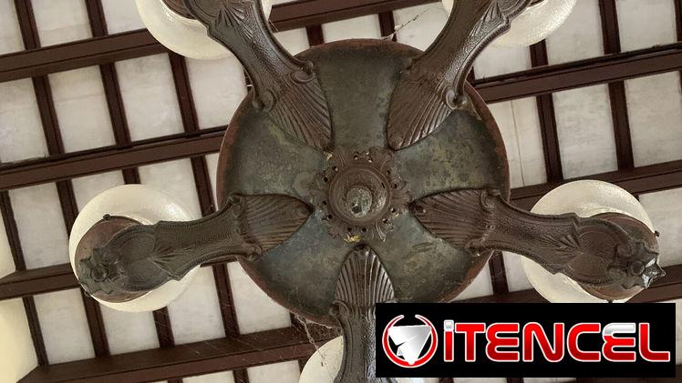 Lámpara antigua de bronce