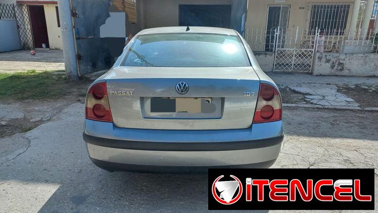 Vendo en 14000 o negocio este auto por apartamento en vedado o playa. Puedo dar vuelto