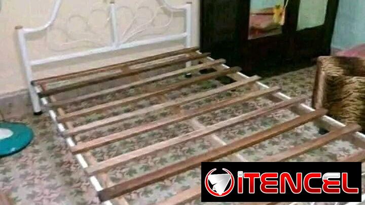 Camas de hierro con sus mesitas y trasporte incluido