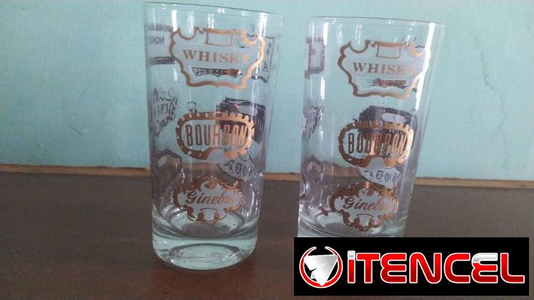 PAREJA DE VASOS ANTIGUOS DE COLECCIÓN. 900 CUP.