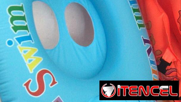 Salvavidas con asiento y timon con pito para niños
