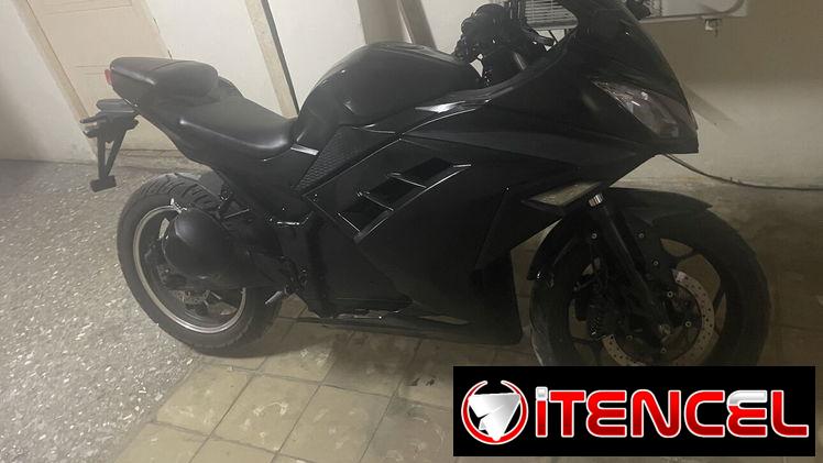Vendo moto eléctrica racing batería michosuki haciendo 80 km por carga papeles en regla en  2500 usd interesados llamar