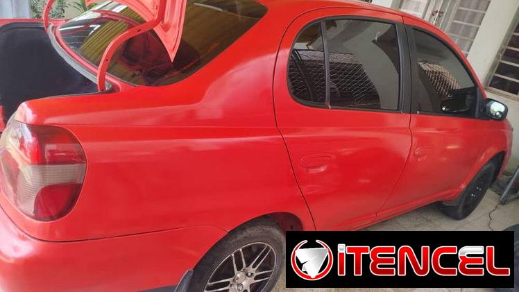 Venta de Toyota Yaris 2002. WhatsApp 54817999