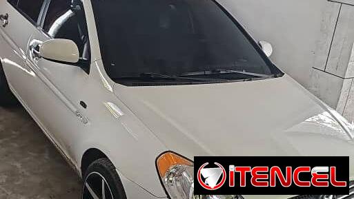 Vendo o negocio, Hyundai Accent, 2011 en vin 10 en circulación