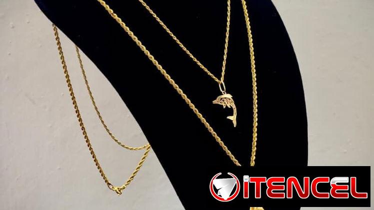 Prendas de oro, cadenas, todo con autenticidad