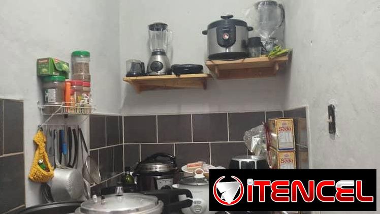 SE VENDE O SE PERMUTA APTO EN C.Habana EN CALLE LEALTAD A UNAS CUADRAS DEL AMEIJEIRAS*