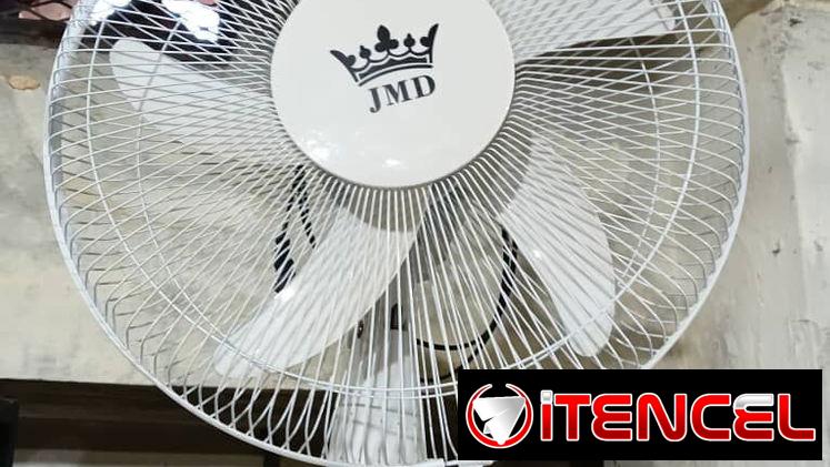 Ventilador Recargable de 16″ marca JMD – Cable y puerto de carga USB – Autonomía de 3 – 8 horas –