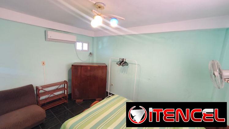 SE RENTA APTO PRIVADO DE UNA HABITACIÓN EN PLAZA. 54026428