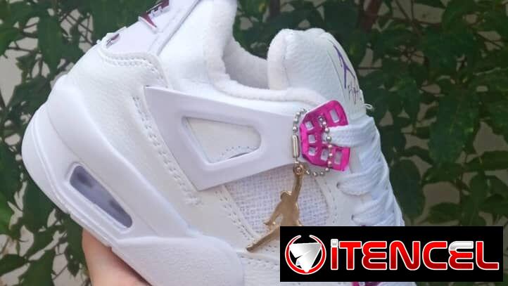 Retro 4 blanco Detalle dorado, rosado, blancos y negros