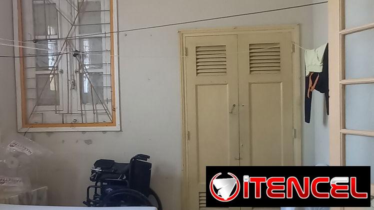 Apartamento 2/4 con balcón y ascensor moderno