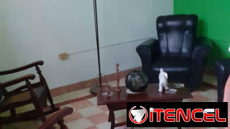 Vendo, en Centro Habana, vivienda en bajos, 3/4 reales y 3 baños. 58711030 Adis