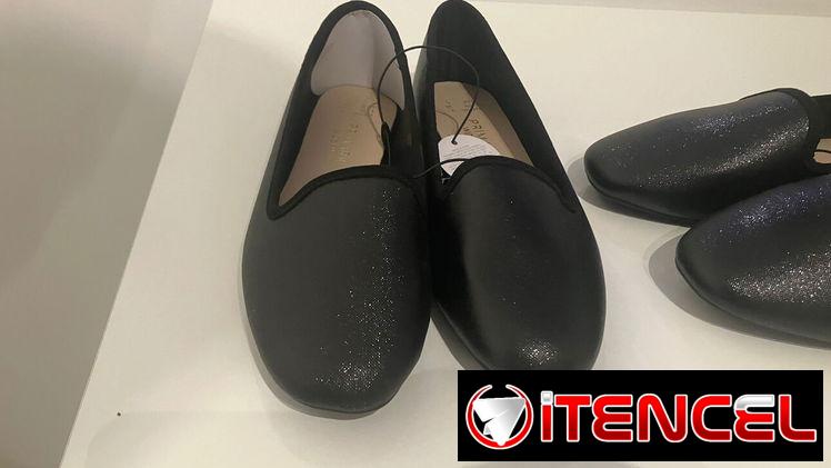 —- Zapatos de color negro —- zapatos de mujer —–