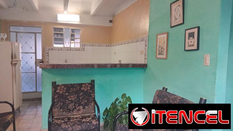 Se vende casa amplia de 2 cuartos, placa libre y patio grande