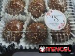 Trufas de chocolate, brownies, cupcakes, tortitas corazón y mini donitas artesanales por encargo.
