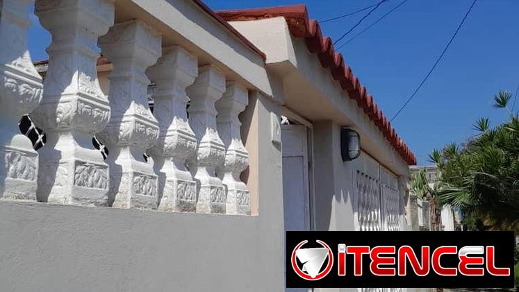 Vendo Casa con garaje 2 cuartos Playa 50mil 53582376