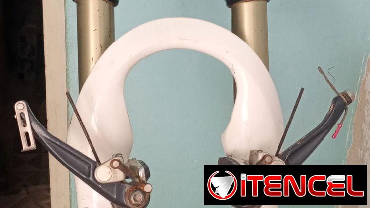 SE VENDE SUSPENCION ROCK SHOX CON SISTEMA DE FRENO