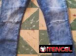 Pantalón de mezclilla elastizado talla 38.