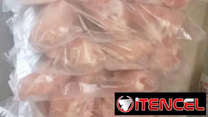 🥵 Tengo paquetes de pollo de 6 muslos 🍗 $1300 y tengo ✅ oferta de ✅ 30 paquetes en adelante a $1250  👀 no vendo por libr