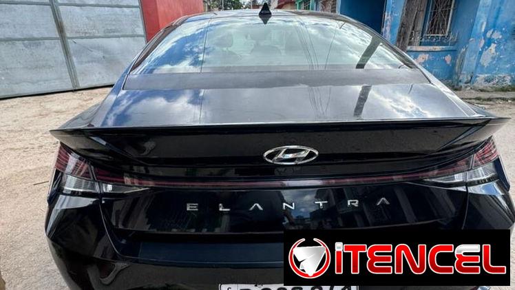 Vendo o negocio, Hyundai Elantra, 2022 GT line mecánico, caja 6