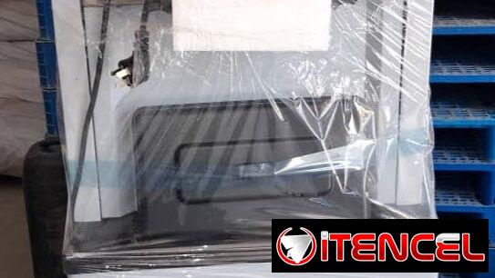 Maquina de Frozen digital de 3 tiros,2 sabores y uno mezclado,20 litros por hora  220 volt,50 Hz, nueva en caja