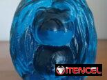Esta figura es un trol de vidrio azul de la marca Bergdala, un objeto coleccionable popular de Suecia. Material: Vidrio