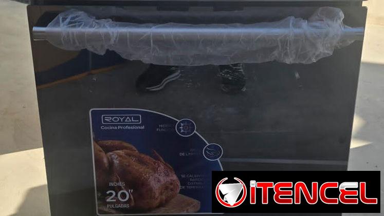 Cocina de gas ,4 hornillas y horno Royal