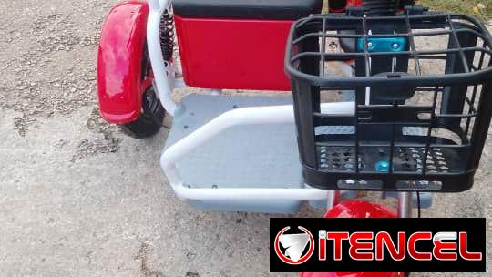 Triciclo eléctrico de paseo pequeño