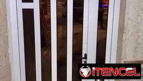 Puertas de aluminio para exteriores y interiores. Ventanas. Paños fijos. Mamparas de baños ect