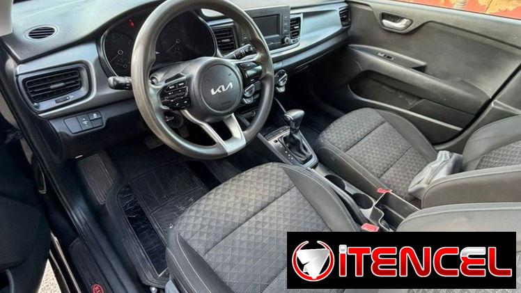 Vendo con negocio kia Río 2019 con 80,000 millas