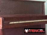 Se vende piano con banqueta, en buen estado
