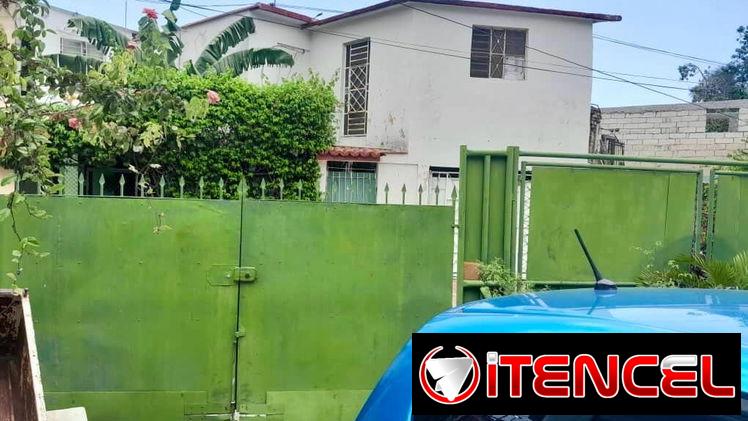 Venta de casa independiente en playa por 62 y 64