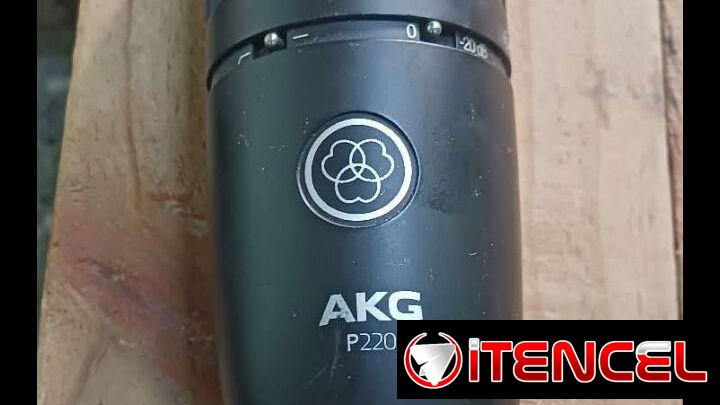 Vendo Micrófono AKG P220