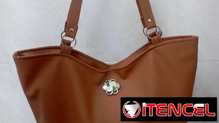 BOLSO O CARTERA CARMELITA CON FLOR EN CENTRO