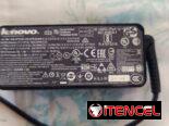 Se vende transformador para laptop marca LENOVO