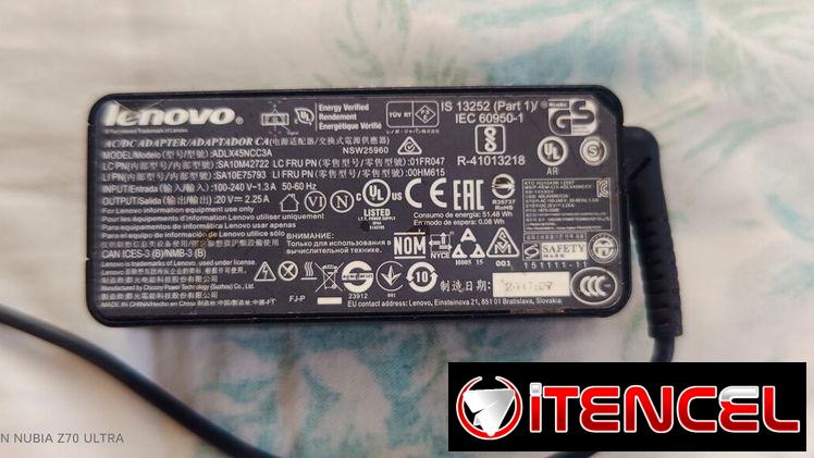Se vende transformador para laptop marca LENOVO