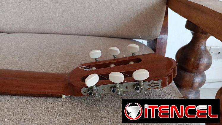 Se vende guitarra clasica marca Alhambra .