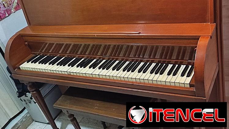 Piano vertical Aleman