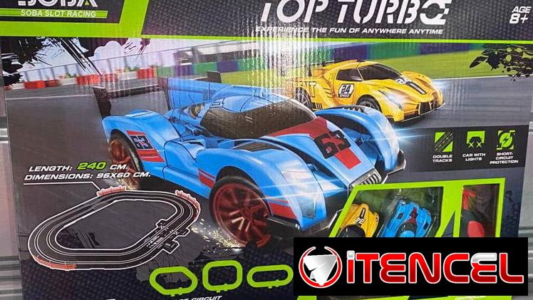 Juego de carritos en la pista con control remoto