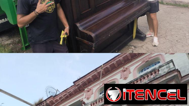 Brigada especializada en el traslado y manipulación de pianos