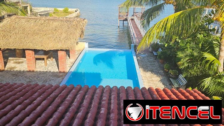 Exclusiva propiedad en renta con piscina y salida marina hemingway