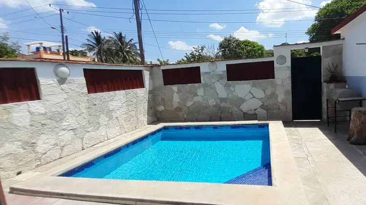 Renta de casa en la playa con piscina en Guanabo. Alquiler de casa en la playa con piscina en guanabo