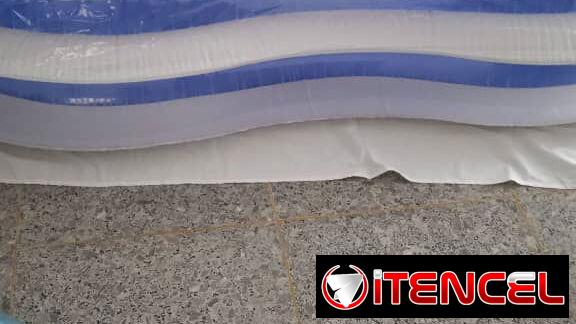 Combo de piscina y butaca inflable con bomba manual. 58943104