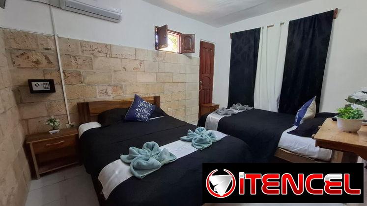 Renta casa en la playa de Guanabo con piscina con recirculación,  ubicada a 1/2 cuadra del mar +53 52463651 , 4 hab ,J